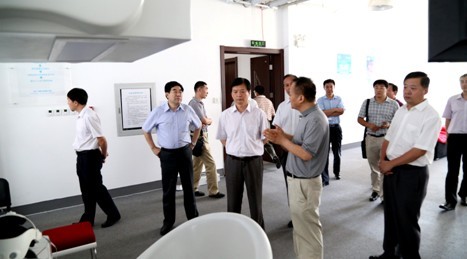 杨副省长参观HRA体验中心