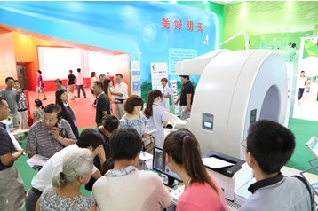 HRA展区围满好奇的参观者